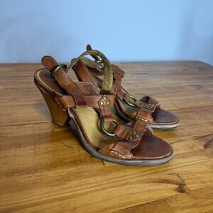 Frye Mandy Tan Brown Leather Harness Buckle Strappy Sandals Heels Size 9.5